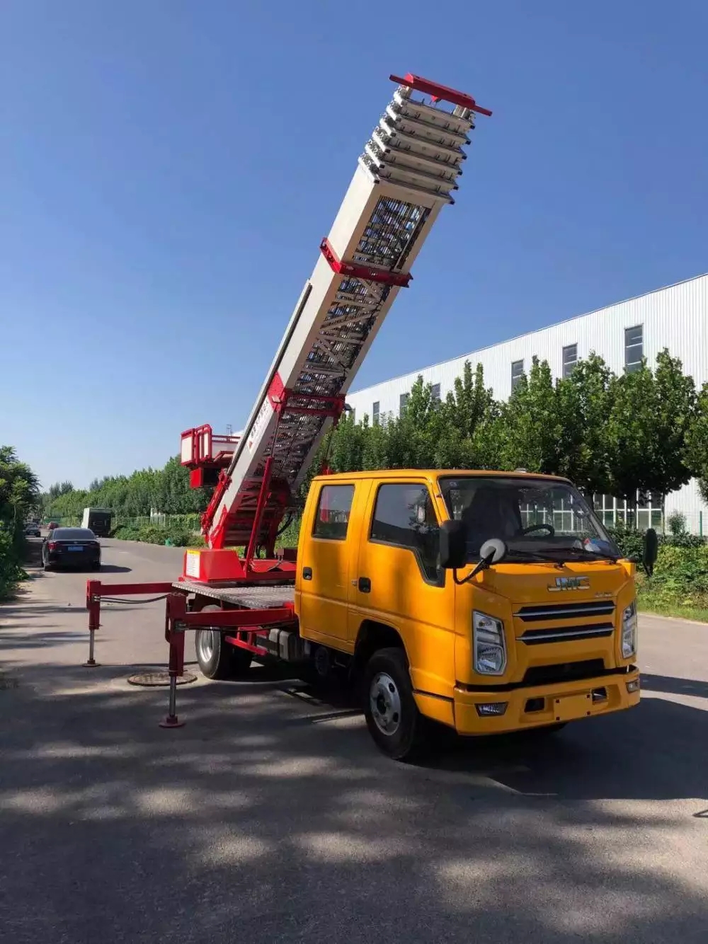 合肥包河附近的云梯车出租服务：轻松解决高空作业需求