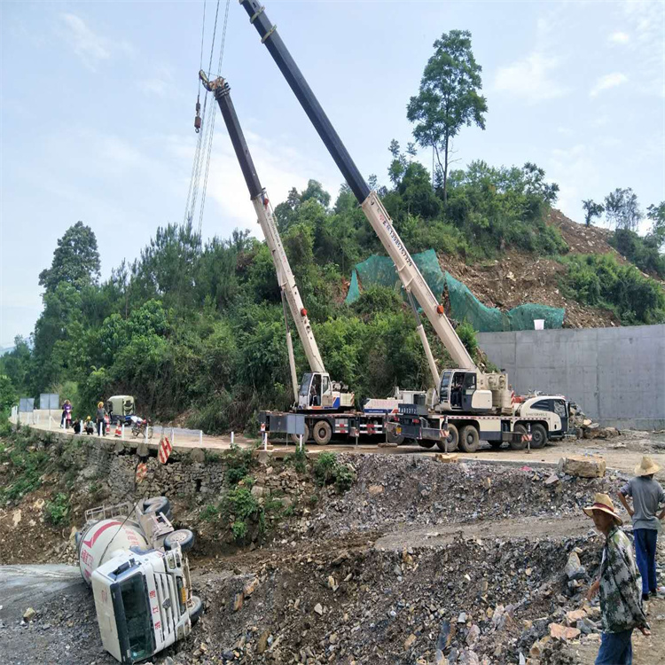 合肥包河汽车掉沟里叫吊车救援要多少钱
